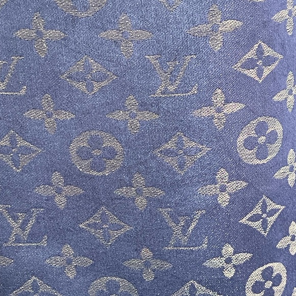 Louis Vuitton Silk Monogram Wrap/Shawl Scarf. - Picture 10 of 16